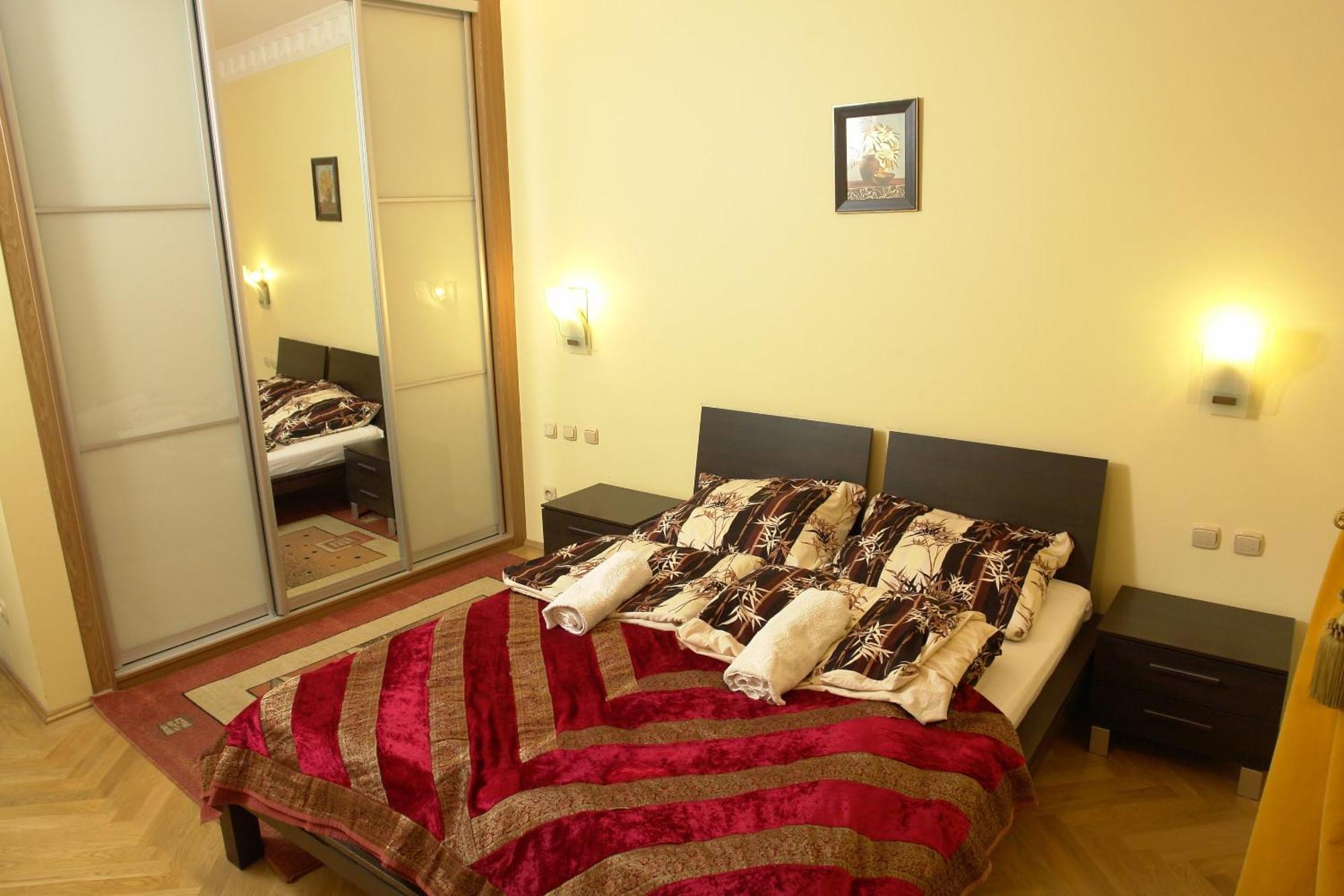 P&J Apartamenty Sw. Krzyza Krakau Exterior foto